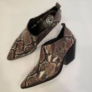 Vince Camuto Jetera Snake Print Leather Ankle Booties Boot 5 Taupe Retro Python